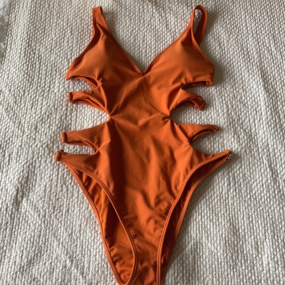 One piece swimsuit, Size M